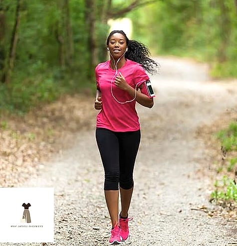 23 Outfit Jogging Every Woman Needs to See 5 The All-Black Athletic Look