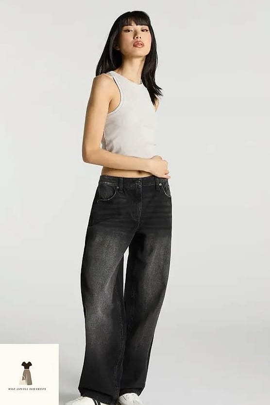 Baggy Black Jeans with Cropped Hoodie and Chunky Loafers