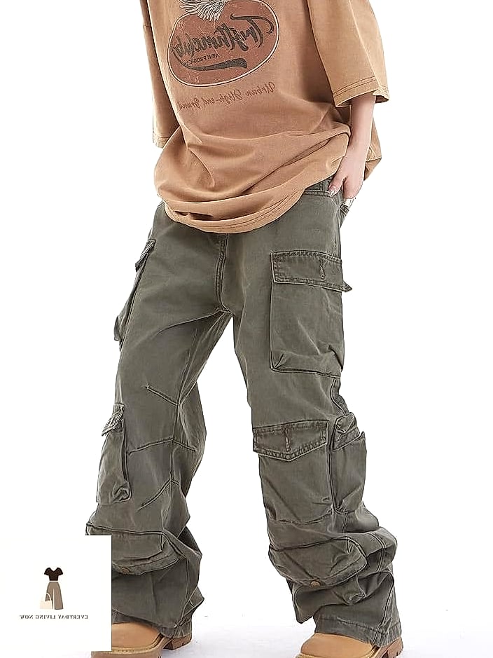 Baggy Cargo Shorts and a Fitted Crop Top