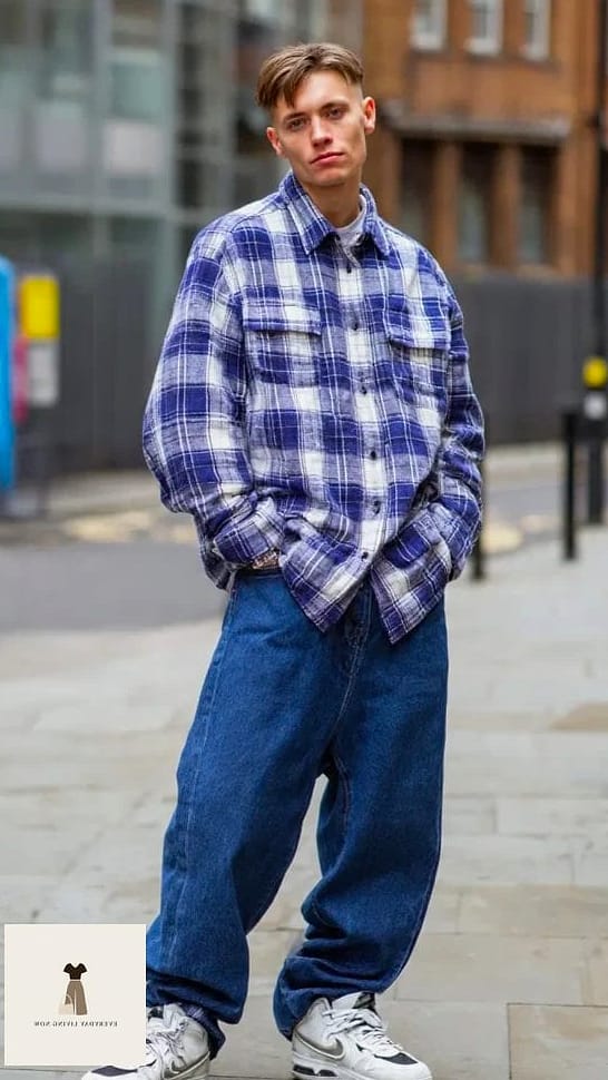 Baggy Jeans With an Oversized Flannel for Fall Vibes