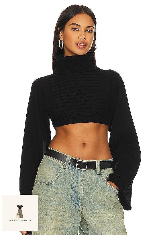 30 Black Shorts Outfit Every Woman Needs to See 15 Black Shorts With a Cropped Turtleneck