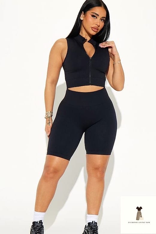 30 Black Shorts Outfit Every Woman Needs to See 18 Black Shorts and a Fitted Crop Top