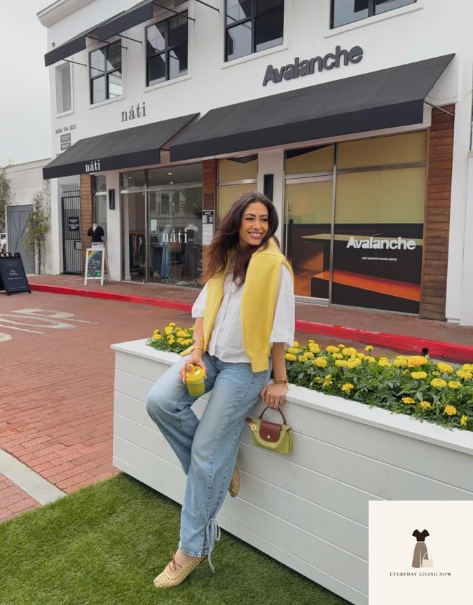 23 Simple Outfit Ideas Every Woman Needs to See 8 Bodycon Dress with a Denim Jacket