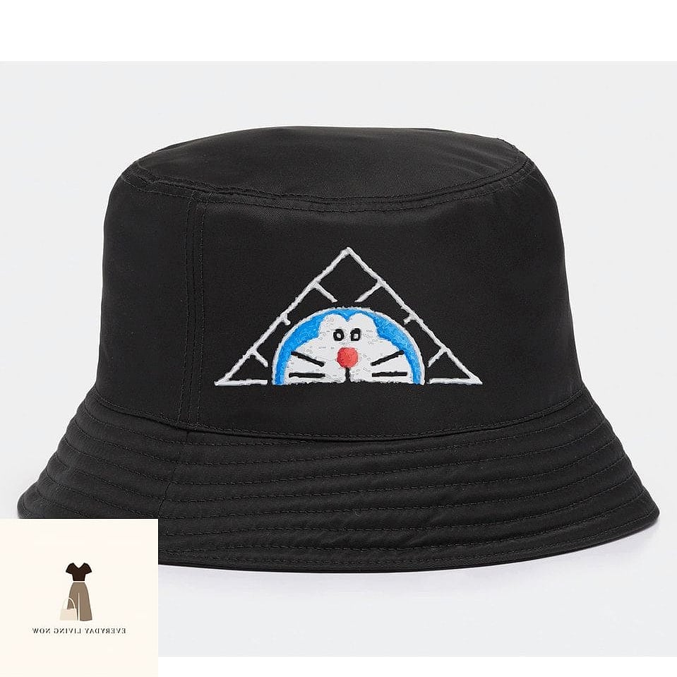 30 Museum Outfit That Are Trending Right Now 19 Bucket Hat and Casual Layers