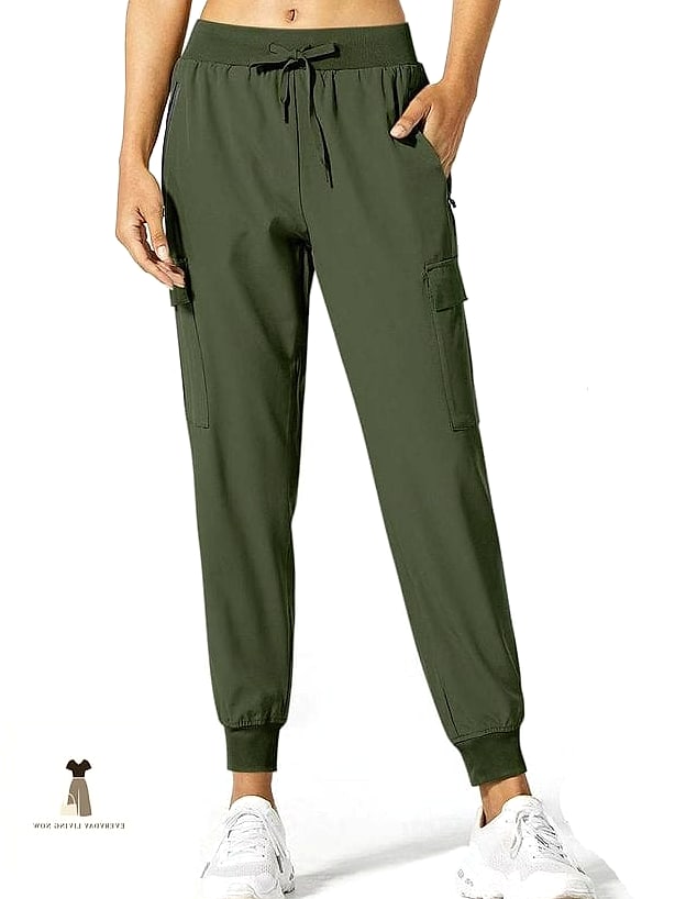Cargo Joggers With a Cropped Puffer