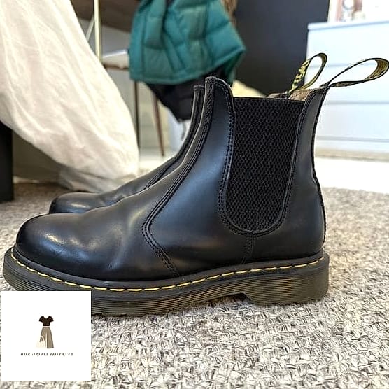 24 Dr Martens Outfit Worth Pinning Immediately 7 Chelsea Boots with Wide-Leg Trousers
