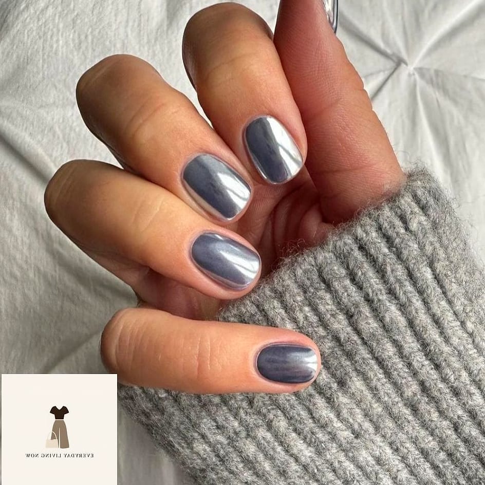 23 Everyday Outfit That Will Make You Book Your Appointment Immediately 16 Chrome Nails Paired with a Minimalist Outfit