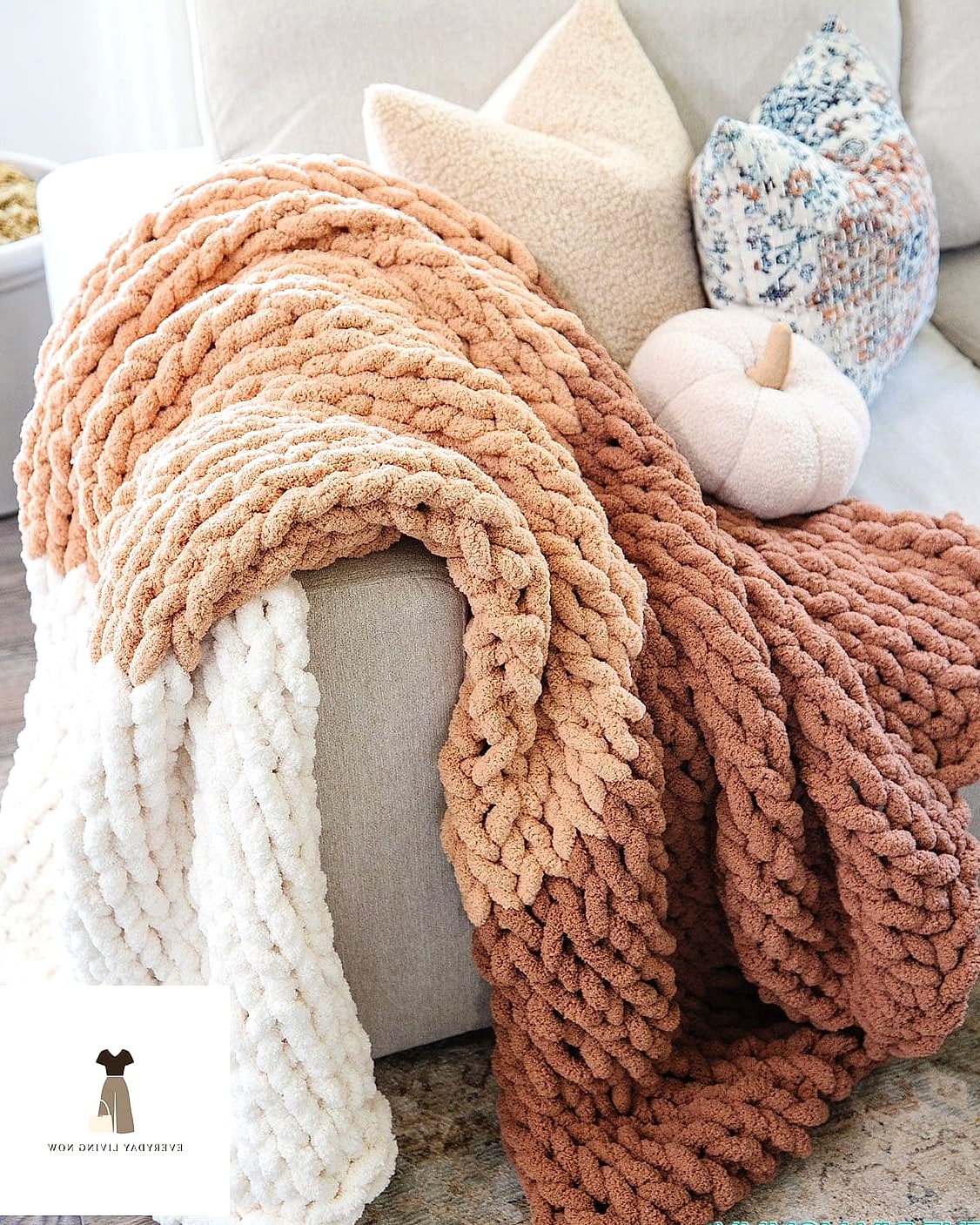 25 Outfit Semiformal That Are Dreamy and So Inspiring 7 Chunky Knit Sweater with a Slip Skirt