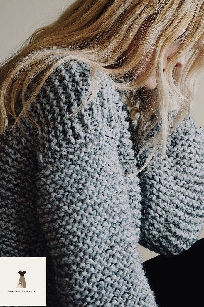 25 Simple Outfit Ideas Every Woman Needs to See 12 Chunky Knit Sweater and Flare Jeans