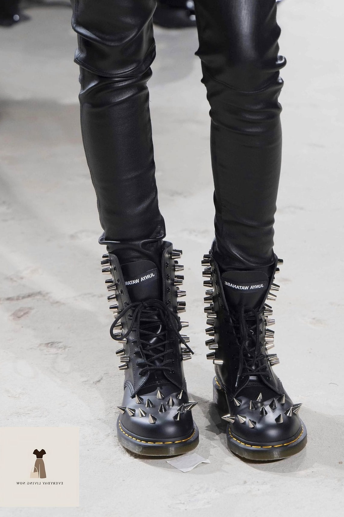 24 Dr Martens Outfit Worth Pinning Immediately 9 Classic Boots with a Trench Coat