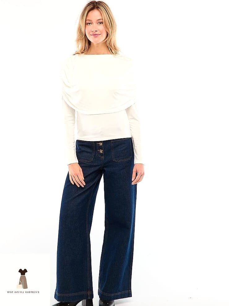 25 Outfit Vaquero Mujer That Will Transform Your Look 11 Cobalt Blue Top with Camel Accents