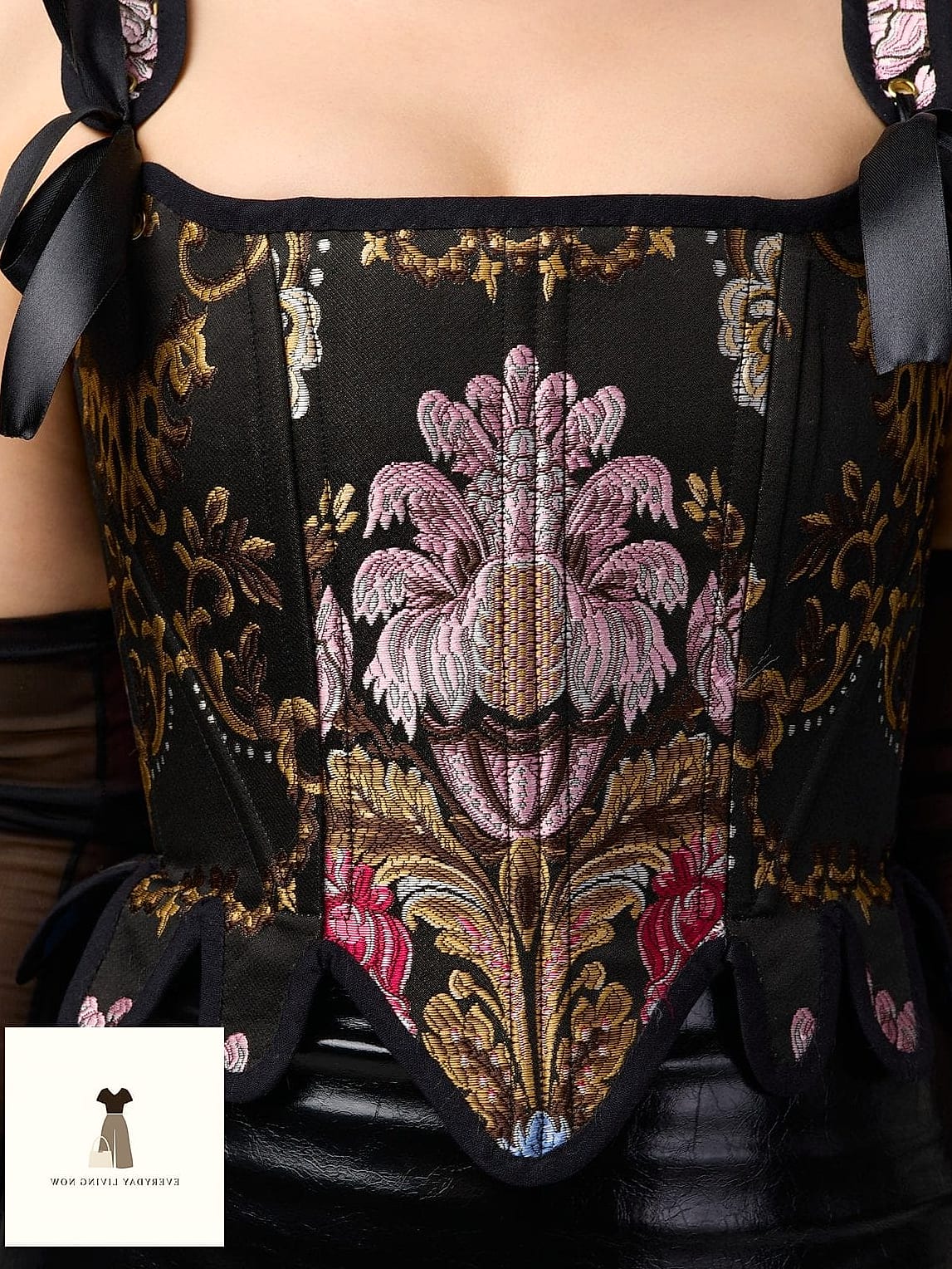 21 Outfit Hiver That Are Absolutely Stunning 12 Corset Top with Wide-Leg Trousers and a Blazer