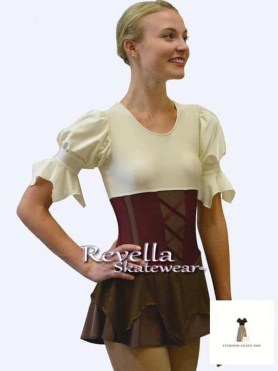 20 Ice Skating Outfit Every Style Lover Needs to See 17 The Corset Top and High-Waisted Jeans for a Night Out Skate