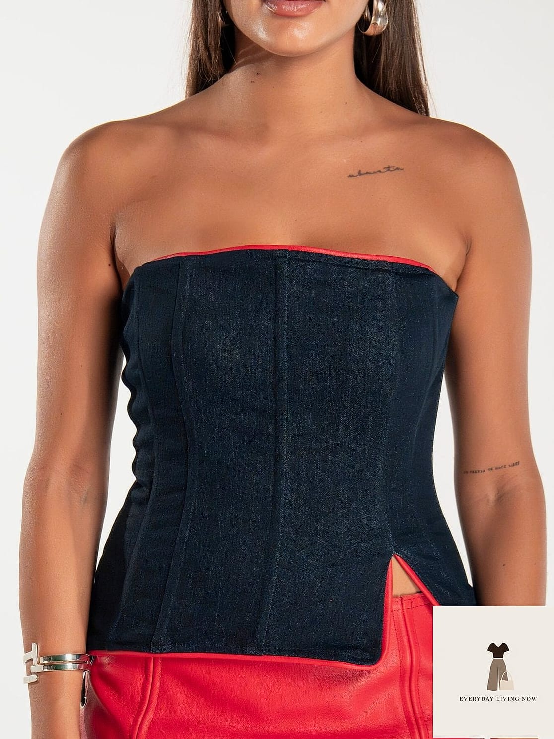 25 Outfit Vaquero Mujer That Will Transform Your Look 5 Corset Top with High-Waisted Jeans