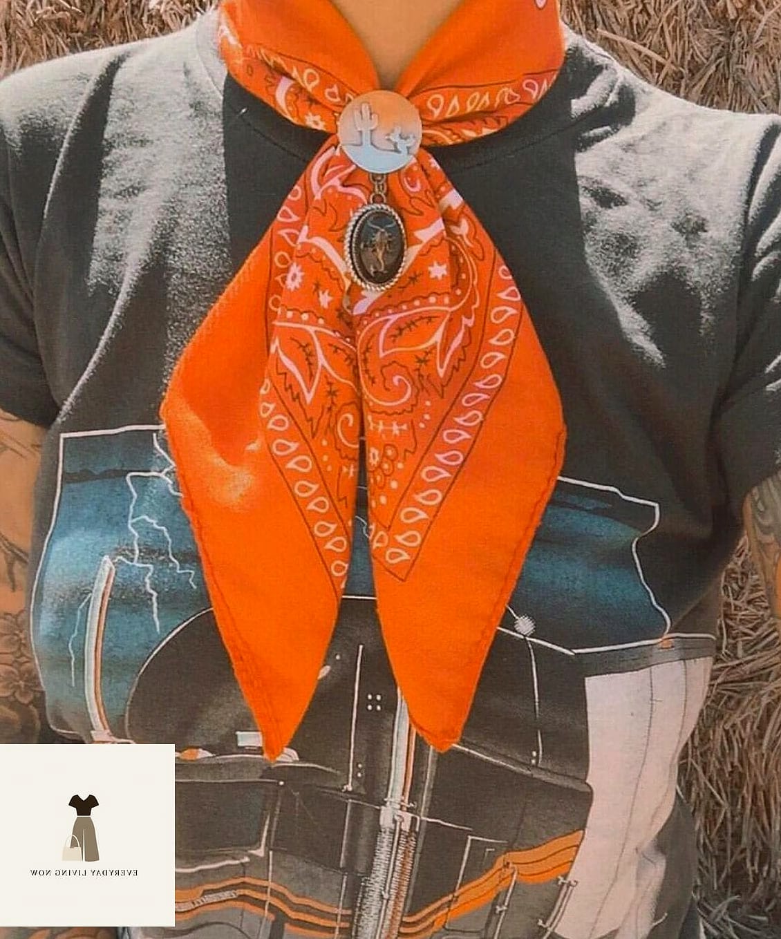 22 Bandana Outfit Worth Pinning Immediately 10 Cowgirl-Inspired Bandana and Fringe Look