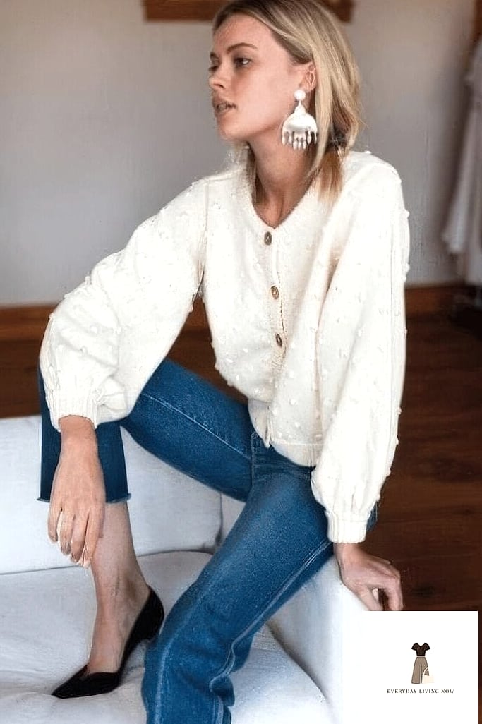 21 Outfit Winter That Are Dreamy and So Inspiring 19 Cropped Cardigan with High-Waisted Trousers