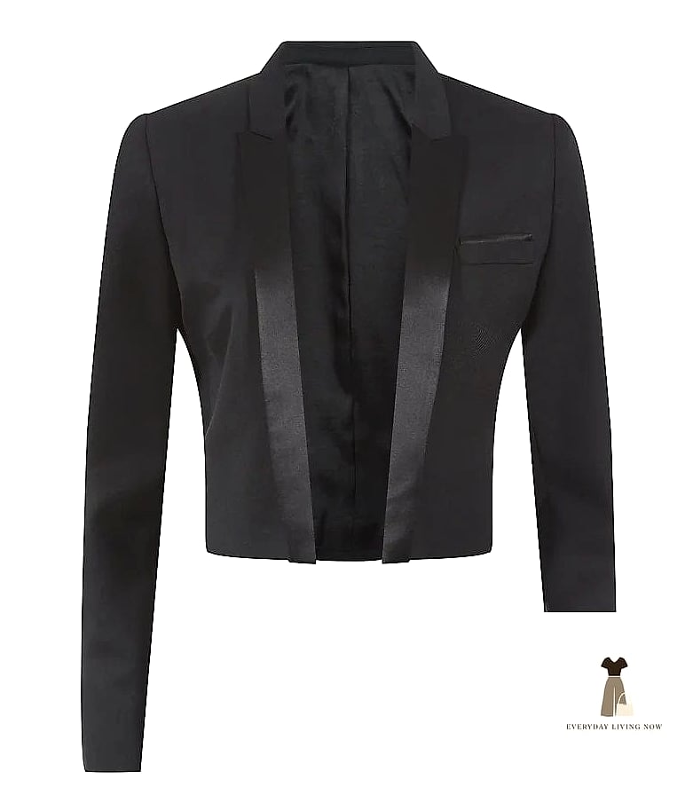 21 Dinner Outfit That Every Stylist Needs to See 20 Cropped Jacket and High-Waisted Trousers