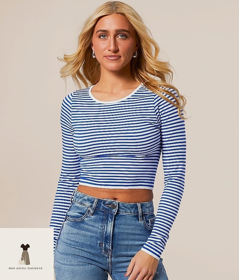 30 Striped Shirt Outfit That Are Absolutely Stunning 8 Cropped Striped Top with High-Waisted Jeans