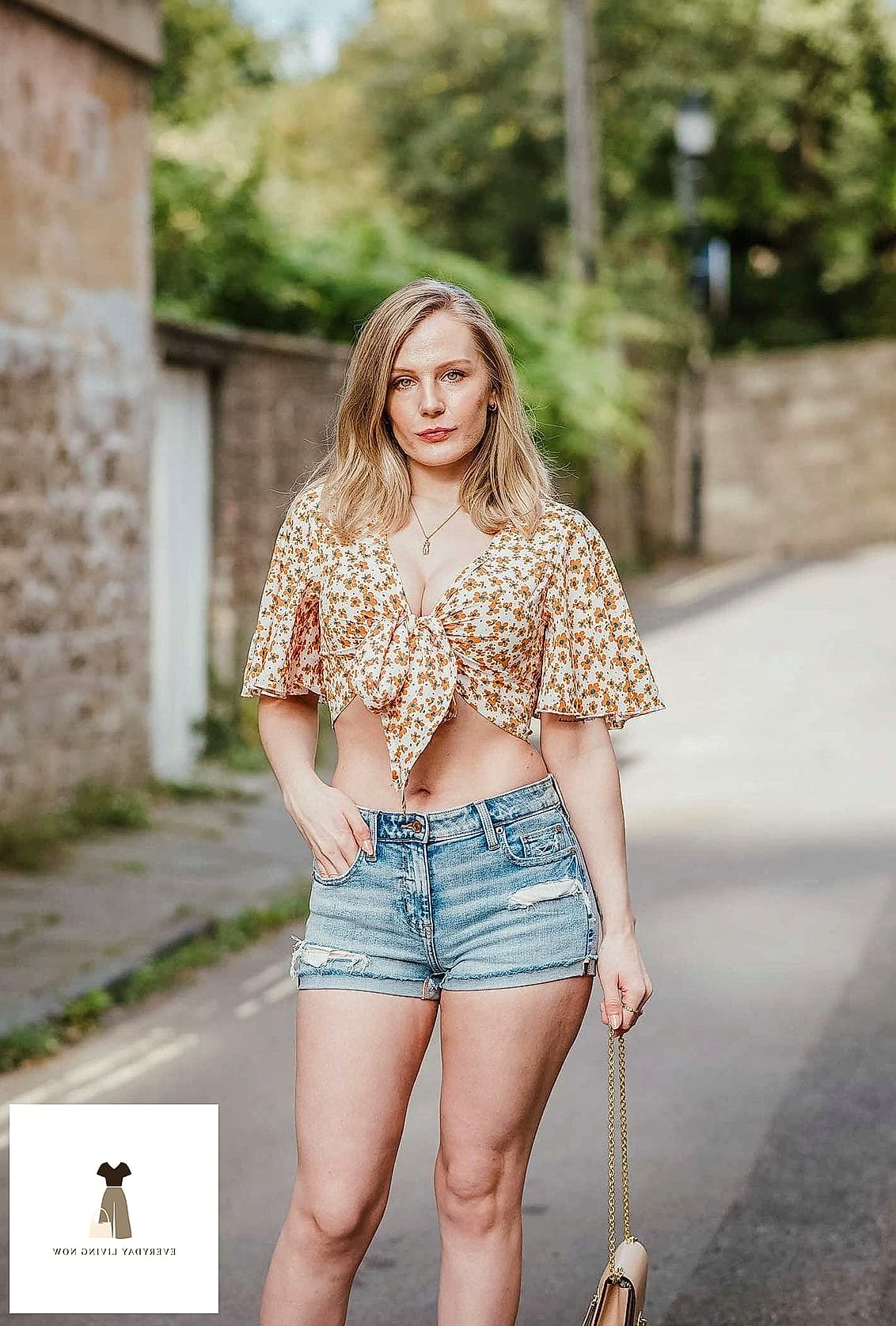 24 Jean Shorts Outfit That Will Make You Book Your Appointment Immediately 4 Crop Top and High-Waisted Shorts Combo