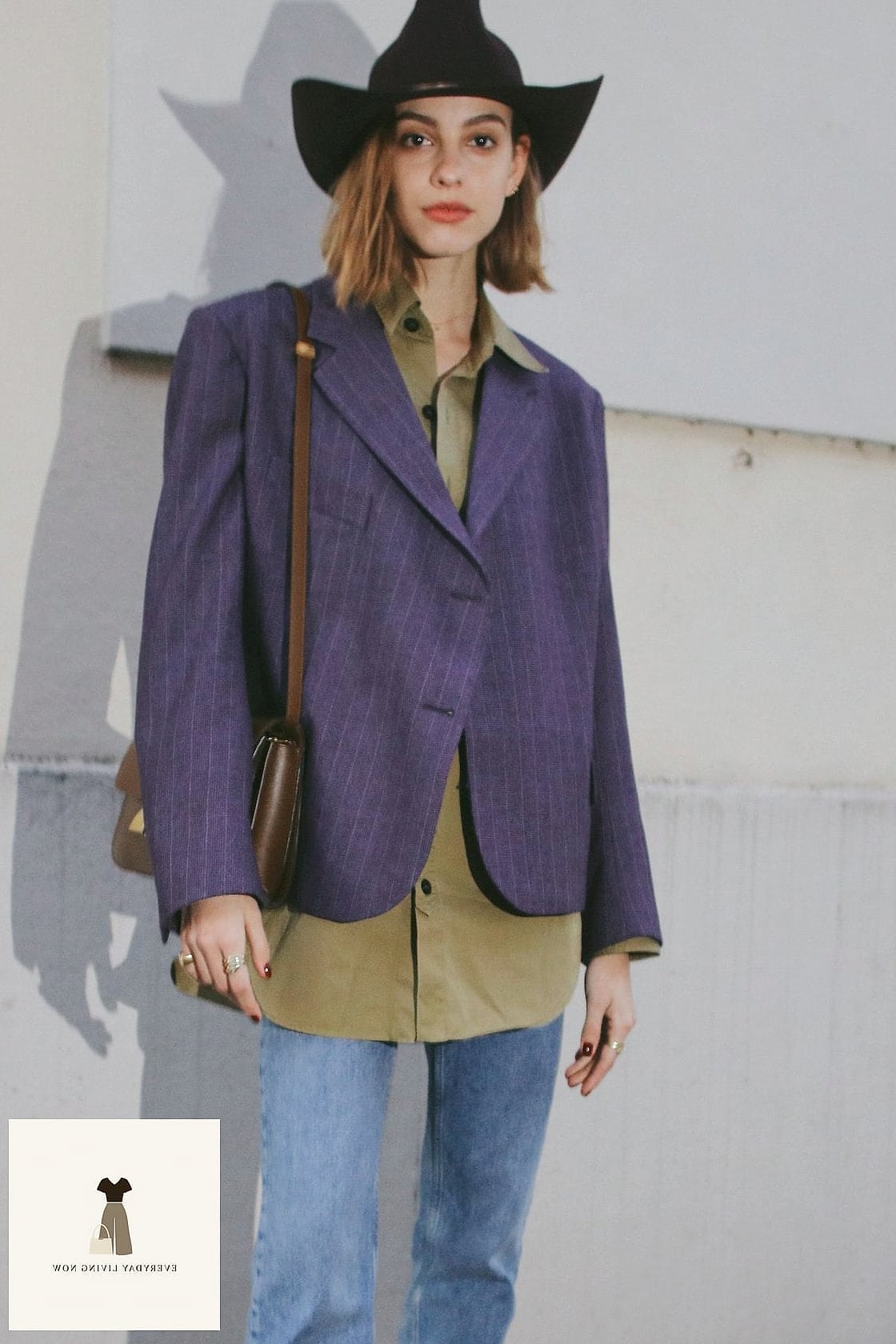 25 Outfit Vaquero Mujer That Will Transform Your Look 12 Denim Shirt Dress with Statement Boots