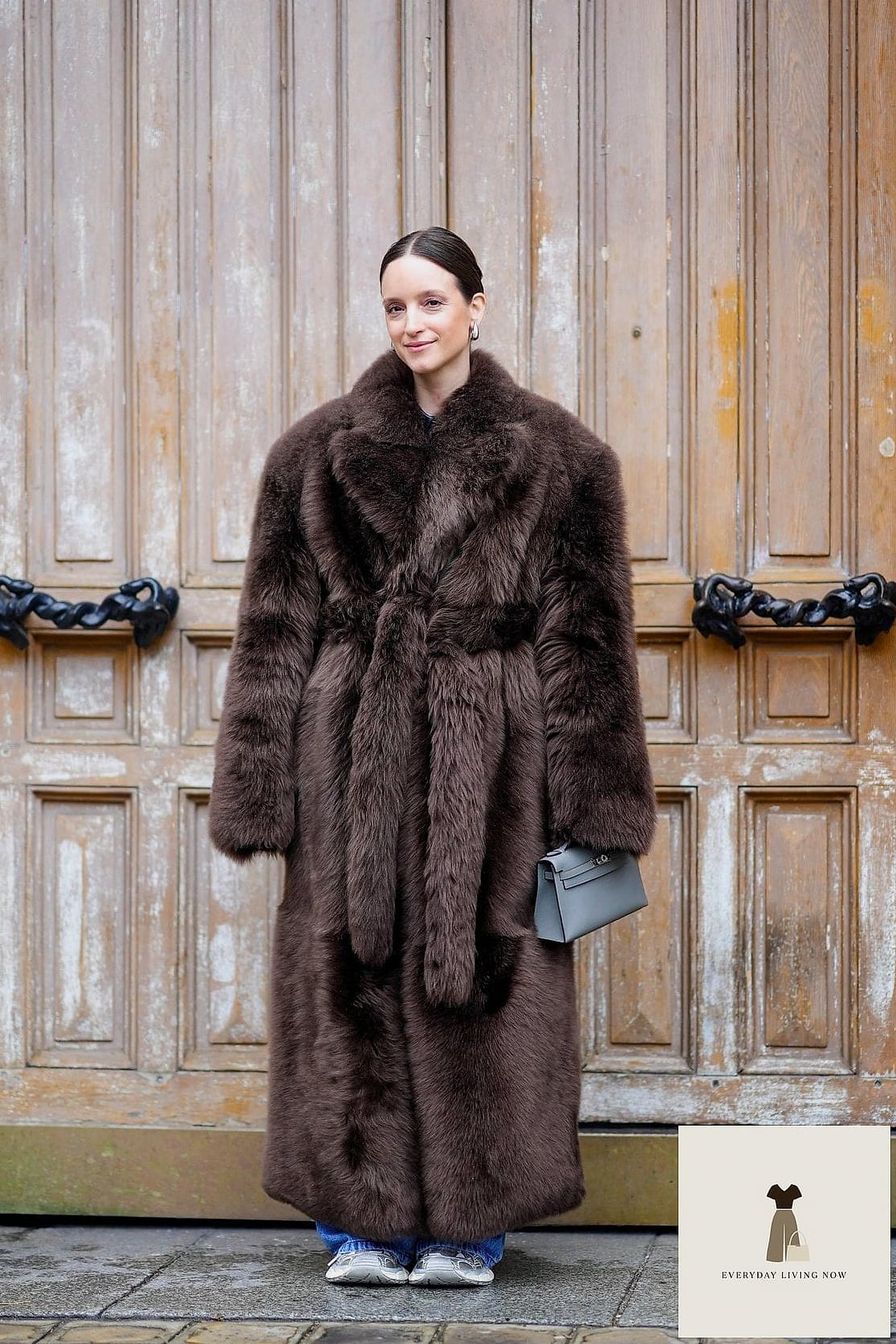 21 Outfit Winter That Are Dreamy and So Inspiring 8 Faux Fur Vest Over a Hoodie