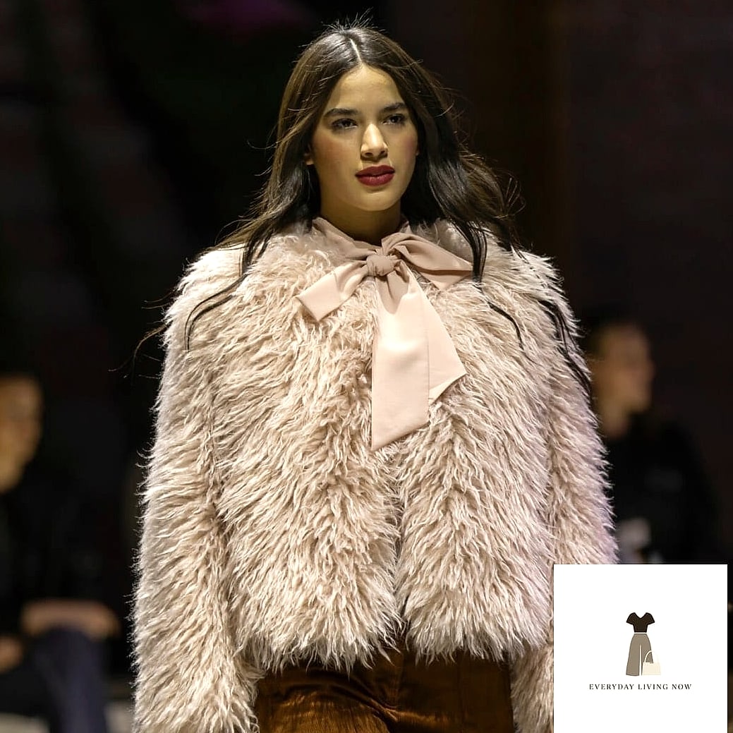 24 Cozy Outfit That Every Stylist Needs to See 20 Faux Fur Vest Over a Turtleneck