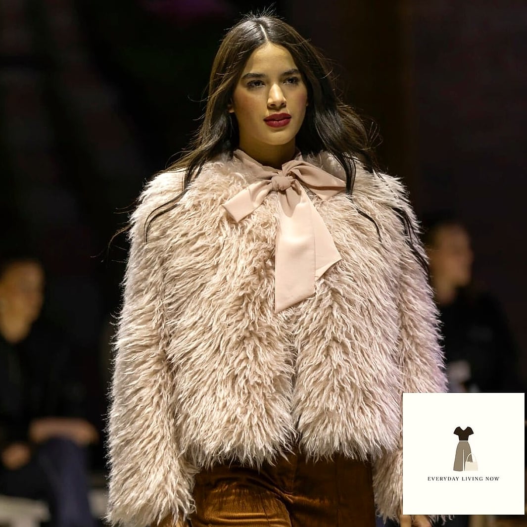 21 New Year Outfit That Every Stylist Needs to See 8 Faux Fur Coat Statement