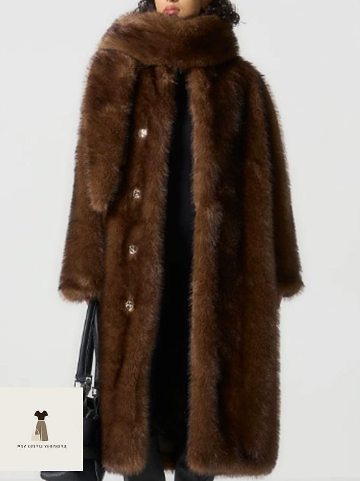 Fur Coat and Wide-Leg Trousers for the Office