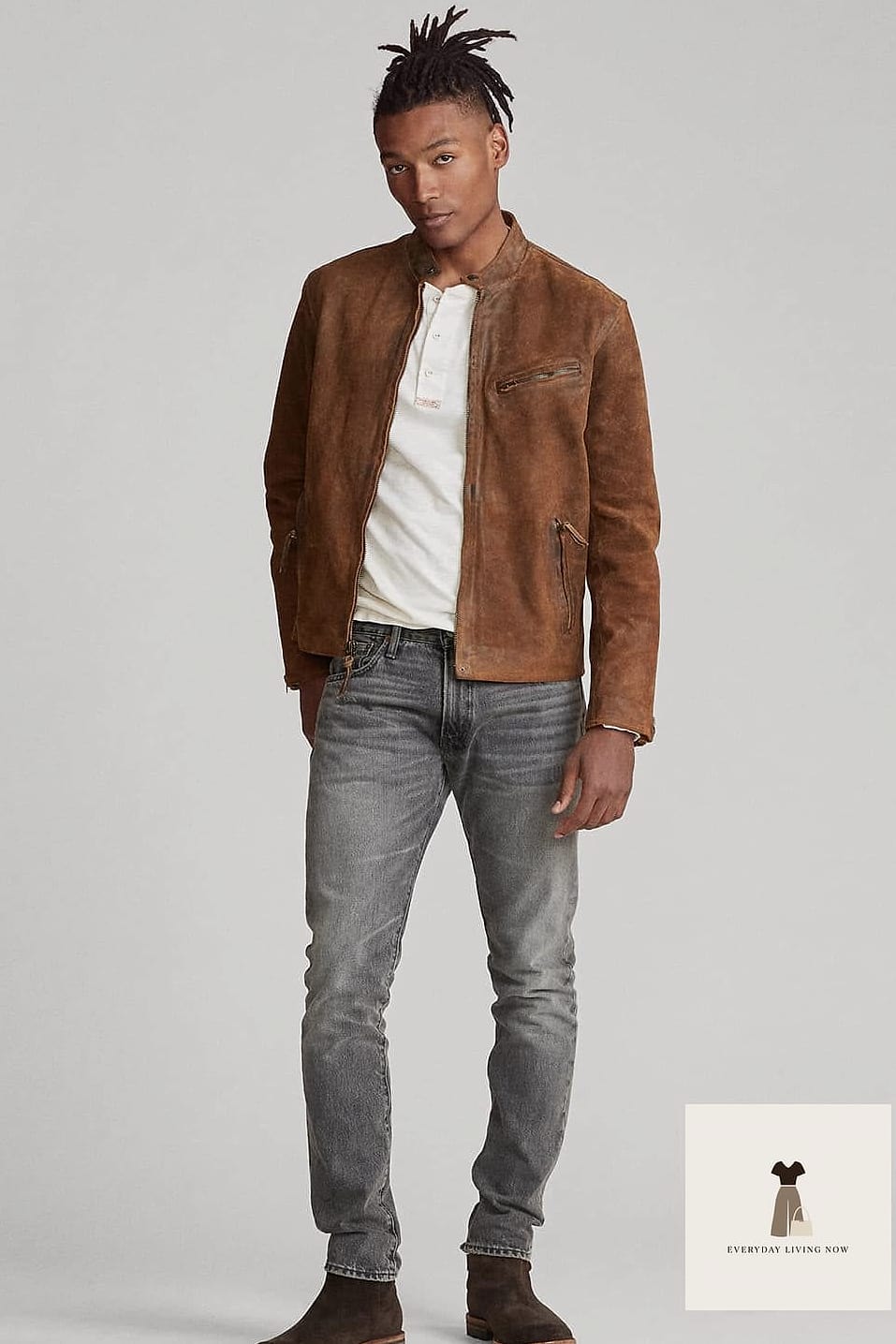 21 Grey Pants Outfit That Are Absolutely Stunning 11 Grey Denim Straight-Leg Jeans with a Graphic Tee
