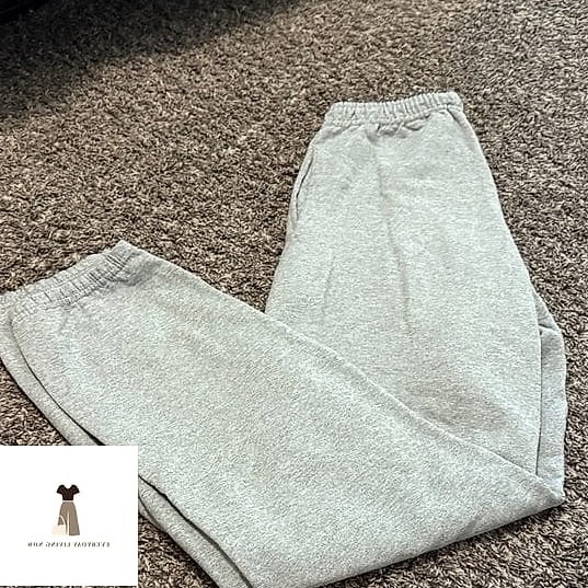21 Grey Pants Outfit That Are Absolutely Stunning 8 Grey Joggers with an Athletic Crop Top