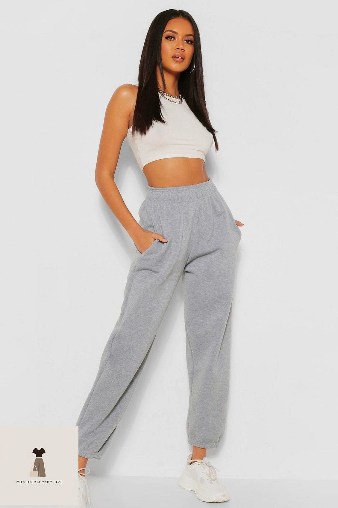 23 Outfit Jogging Every Woman Needs to See 3 High-Waisted Joggers and a Cropped Hoodie