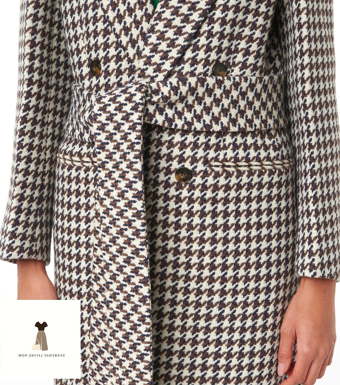 30 Museum Outfit That Are Trending Right Now 14 Houndstooth Coat and Black Basics