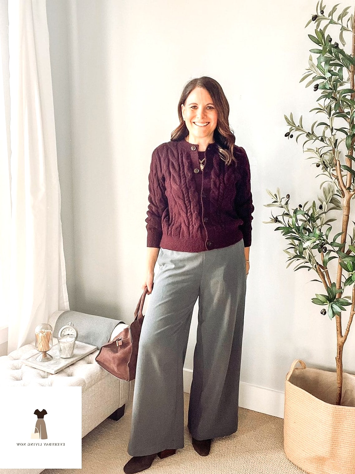 21 Grey Pants Outfit That Are Absolutely Stunning 3 Light Grey Wide-Leg Pants with a Cropped Sweater