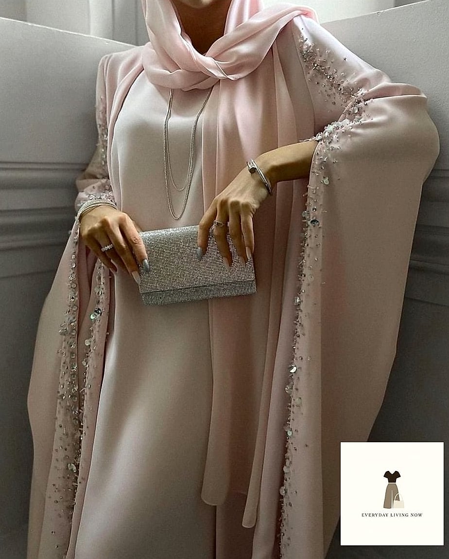 29 Abaya Outfit That Are Absolutely Stunning 28 Metallic Thread Abaya