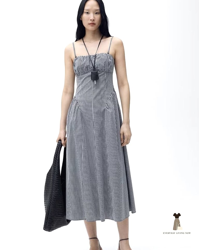 23 Everyday Outfit That Will Make You Book Your Appointment Immediately 8 Midi Skirt with a Cropped Sweater