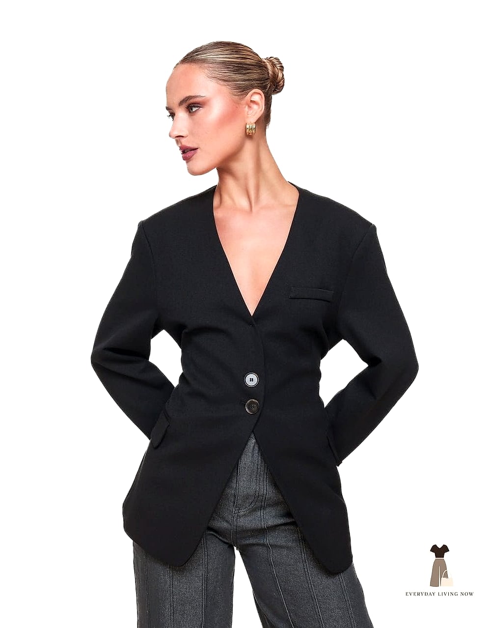 21 Dinner Outfit That Every Stylist Needs to See 11 The Oversized Blazer as a Dress