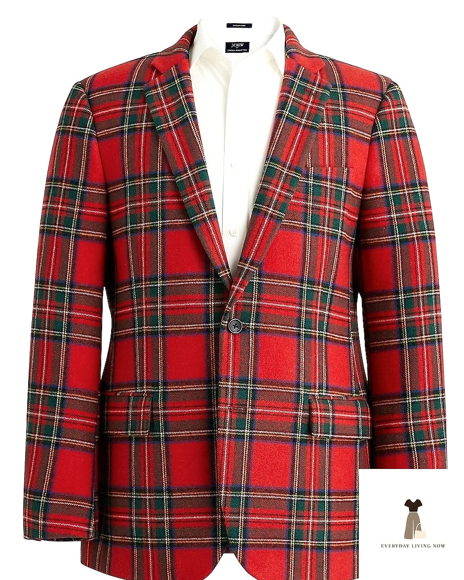 30 Museum Outfit That Are Trending Right Now 11 Plaid Blazer and Black Trousers