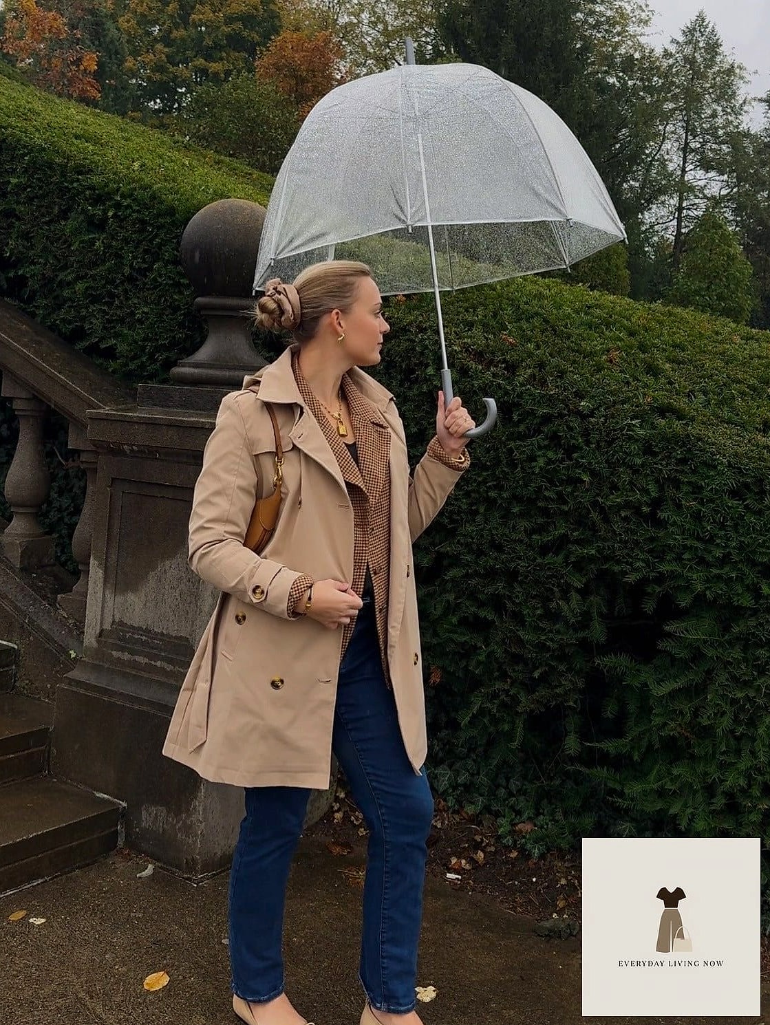 29 Rainy Day Outfit That Are Breathtakingly Beautiful 16 Plaid Coat Over Straight-Leg Jeans