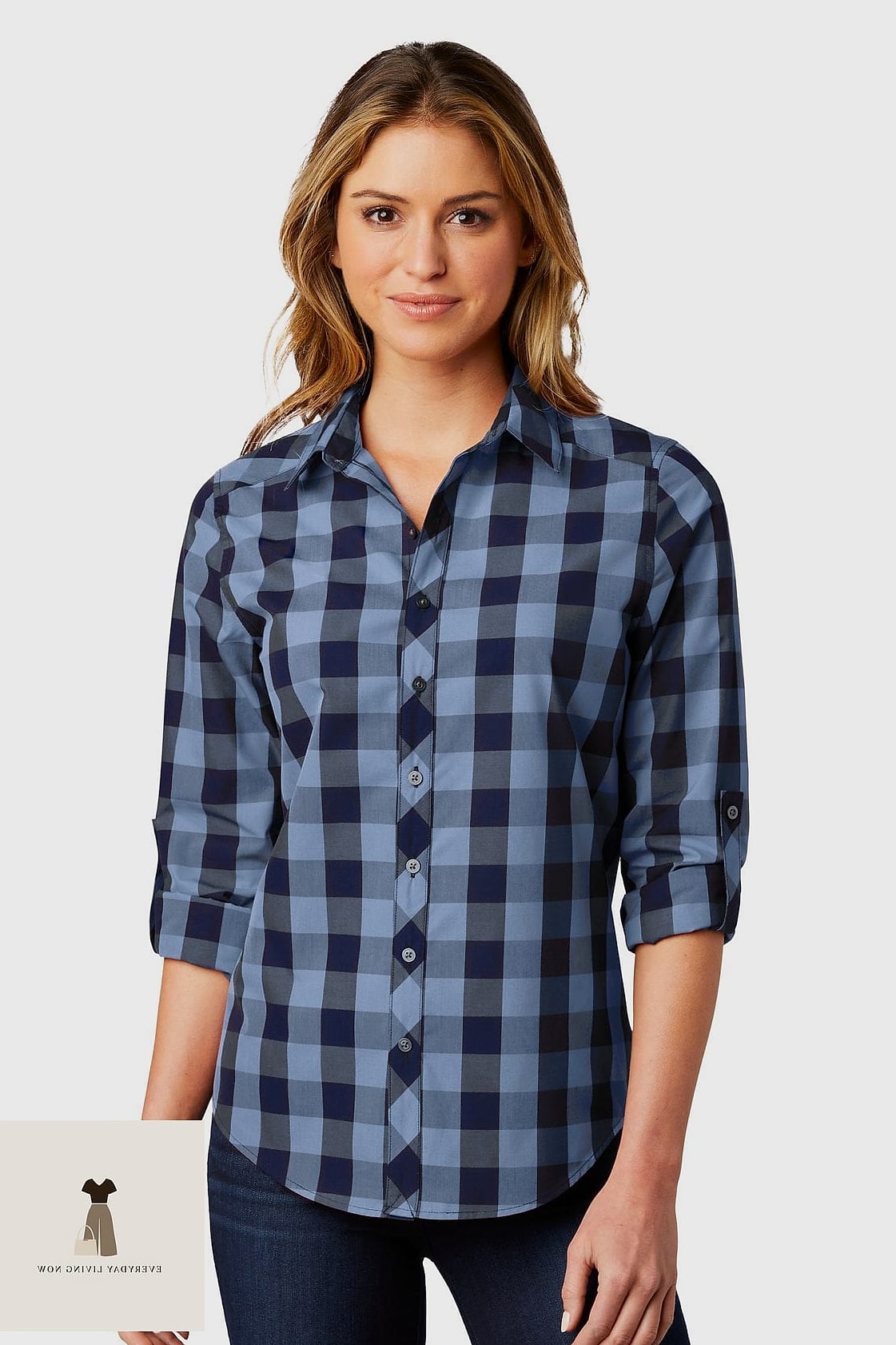 23 Everyday Outfit That Will Make You Book Your Appointment Immediately 9 The Plaid Shirt and White Sneaker Look