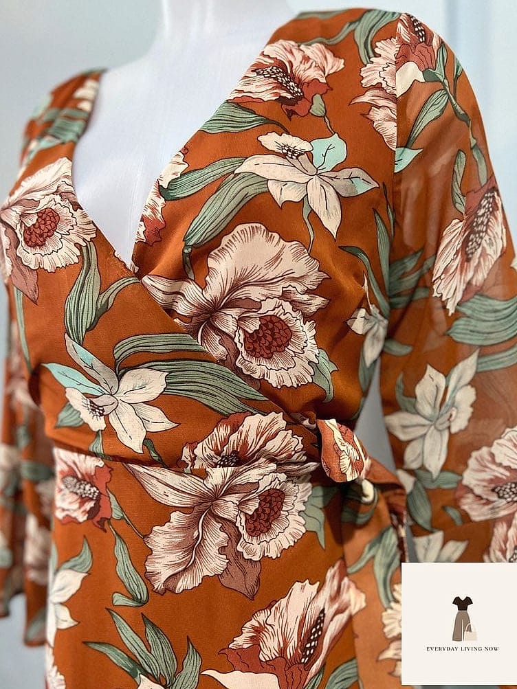 25 Outfit Semiformal That Are Dreamy and So Inspiring 22 Printed Wrap Dress for Warm-Weather Events