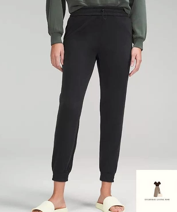 24 Lululemon Outfit That Every Stylist Needs to See 19 Softstreme Joggers and a Cropped Jacket