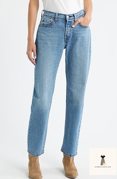 25 Simple Outfit Ideas Every Woman Needs to See 2 The Straight-Leg Jeans and White Tee Combo