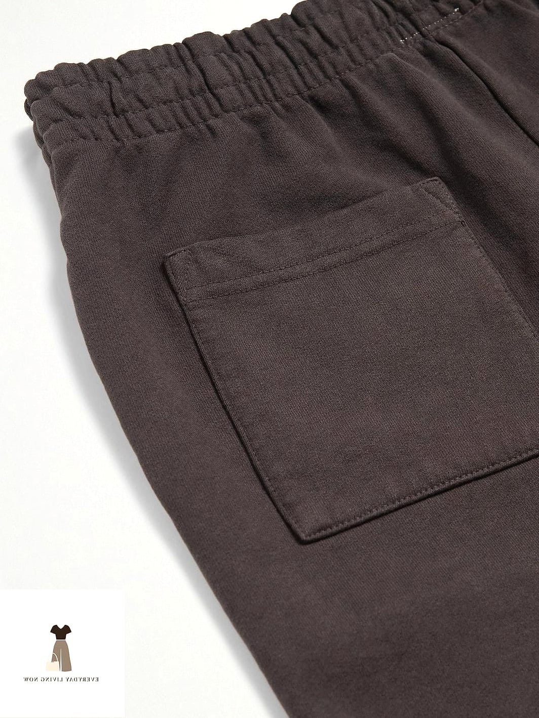 30 Museum Outfit That Are Trending Right Now 5 Straight-Leg Jeans and Chunky Knit