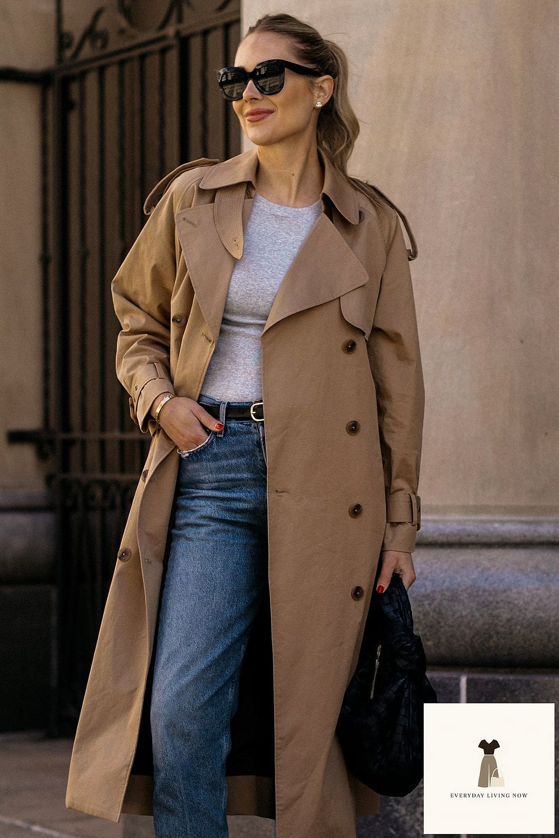22 Outfit Casual That Every Stylist Needs to See 10 The Trench Coat Over Everything Approach