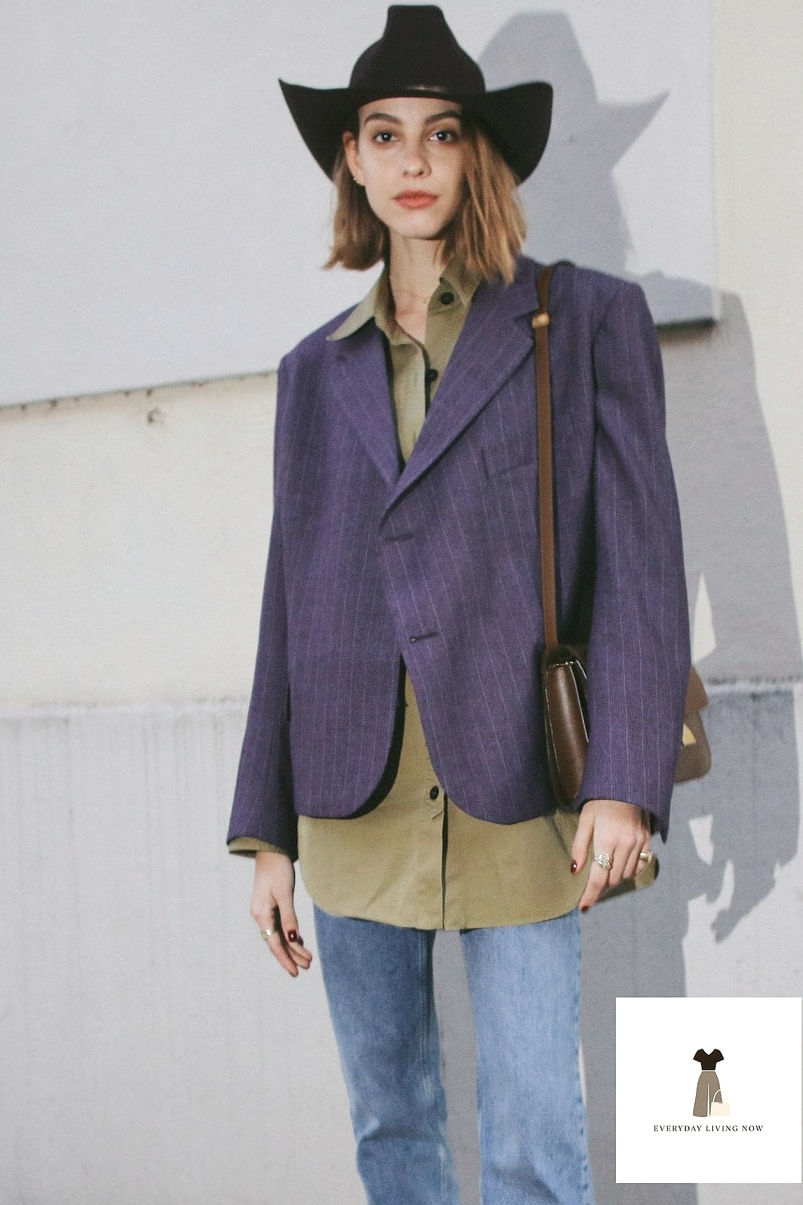 25 Outfit Vaquero Mujer That Will Transform Your Look 16 Turtleneck with a Suede Skirt