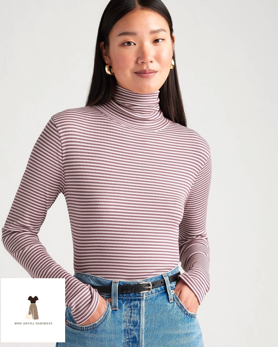 30 Scarf Outfit That Are Dreamy and So Inspiring 4 Turtleneck Sweater with a Statement Scarf
