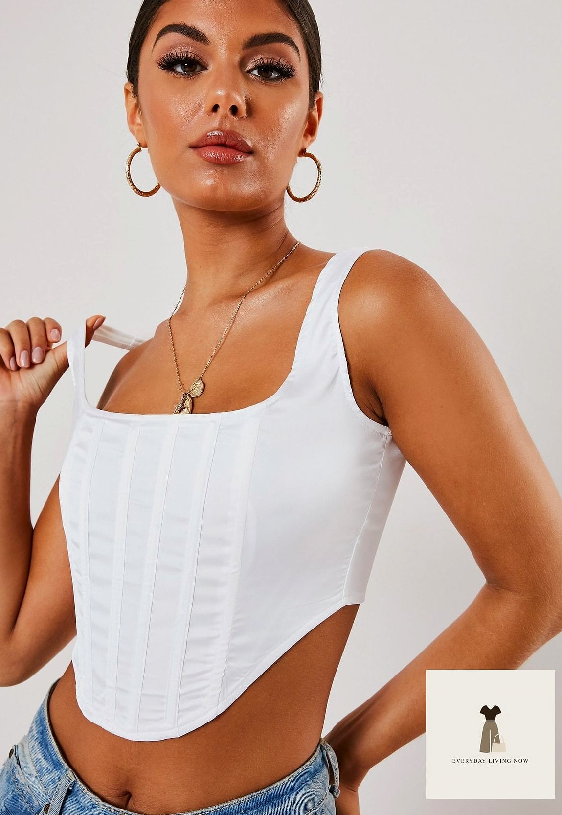 27 White Outfit That Are Breathtakingly Beautiful 9 White Corset Top for a Night Out