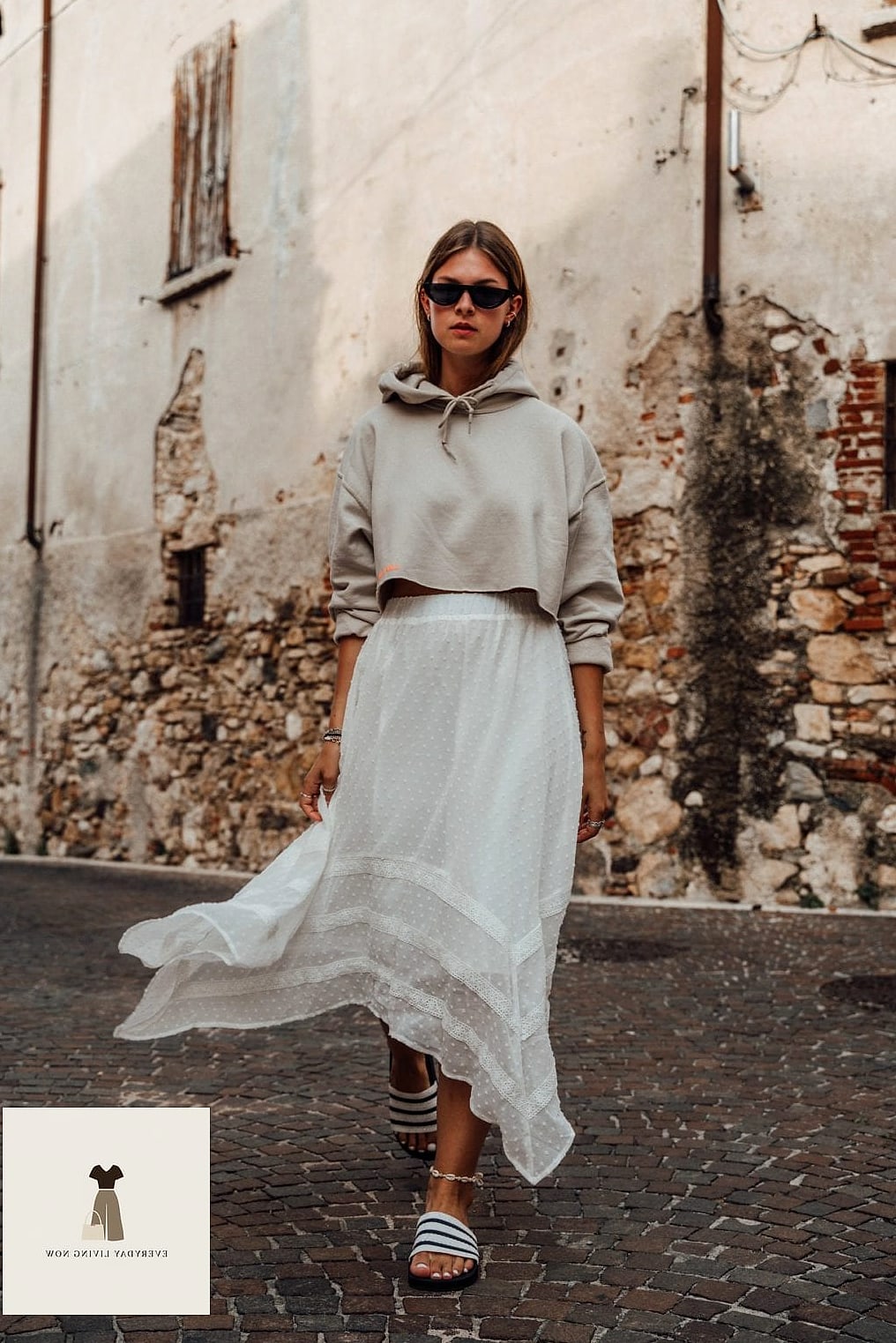 27 White Outfit That Are Breathtakingly Beautiful 18 The White Hoodie and Skirt Contrast
