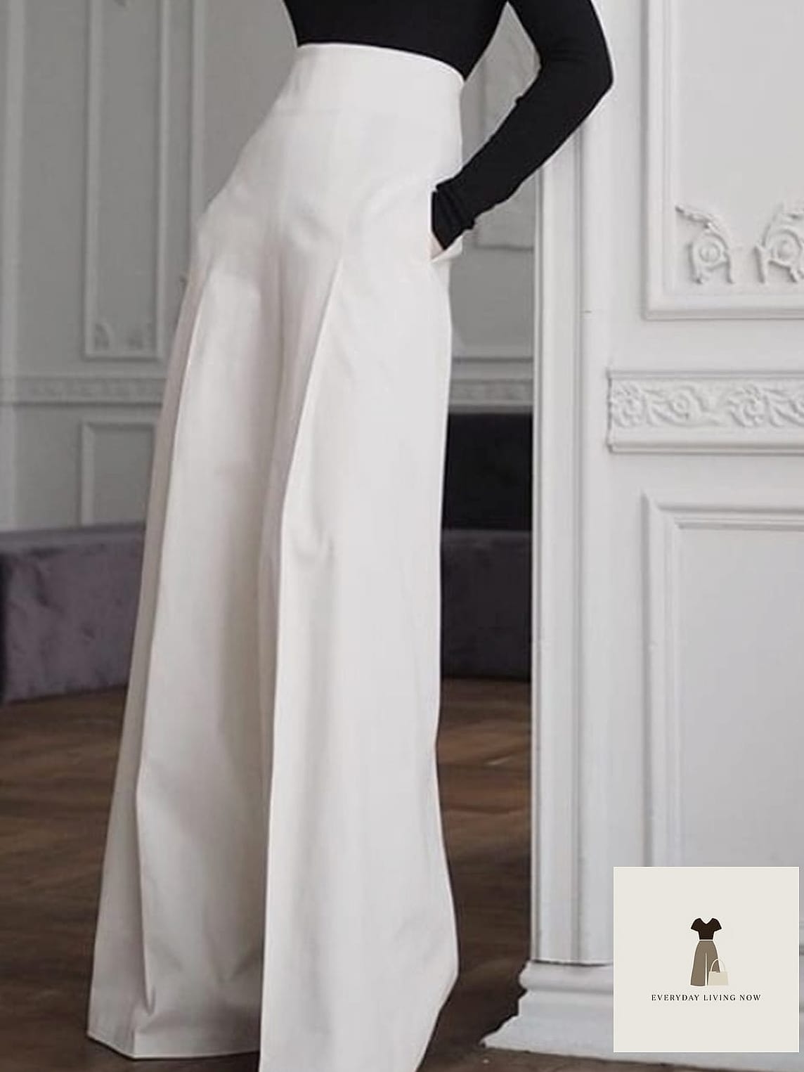 27 White Outfit That Are Breathtakingly Beautiful 4 White Wide-Leg Trousers and a Fitted Tank