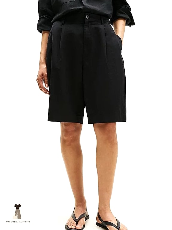 30 Black Shorts Outfit Every Woman Needs to See 10 Wide-Leg Black Shorts With a Tucked Blouse